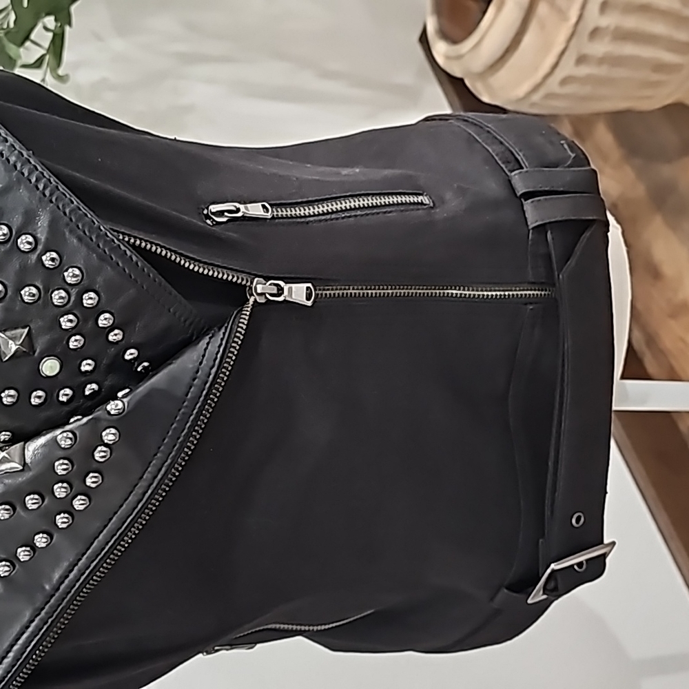 Tasha Polizzi Leather Vest 😍 - Picture 7 of 12
